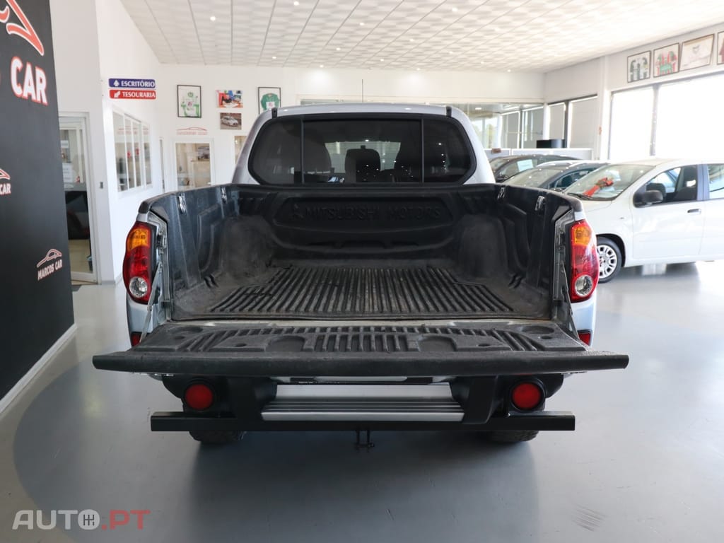 Mitsubishi L200 2.5 DI-D CD Invite AC 4WD