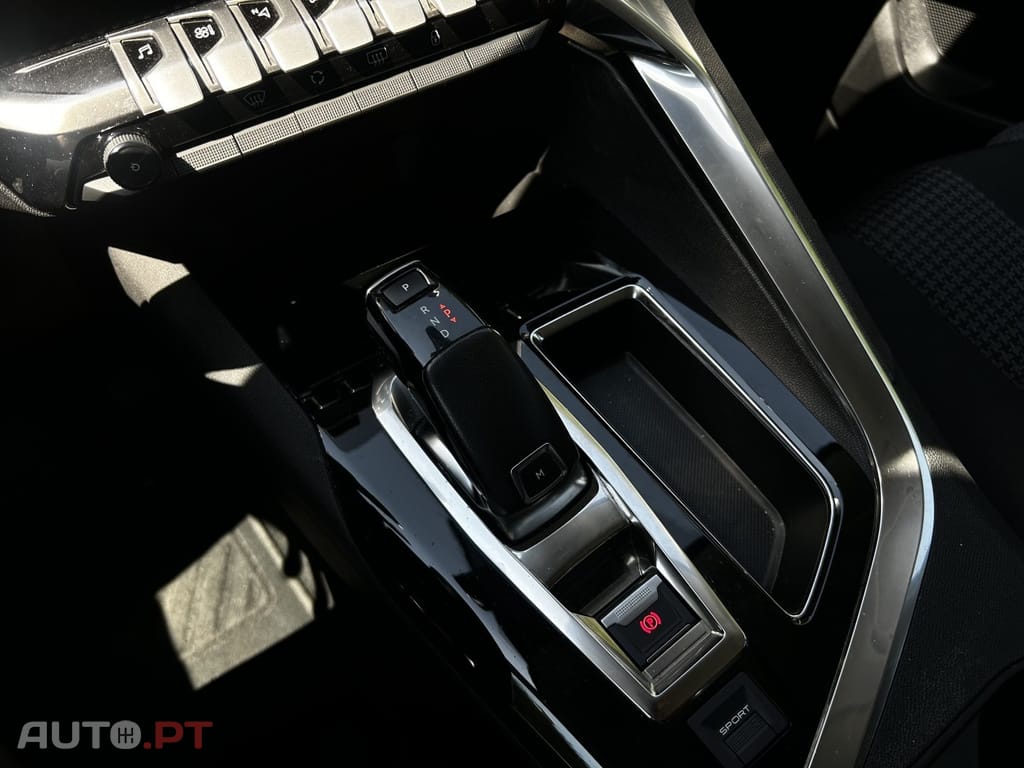 Peugeot 3008 PureTech 130 Stop & Start GPF EAT8 Active