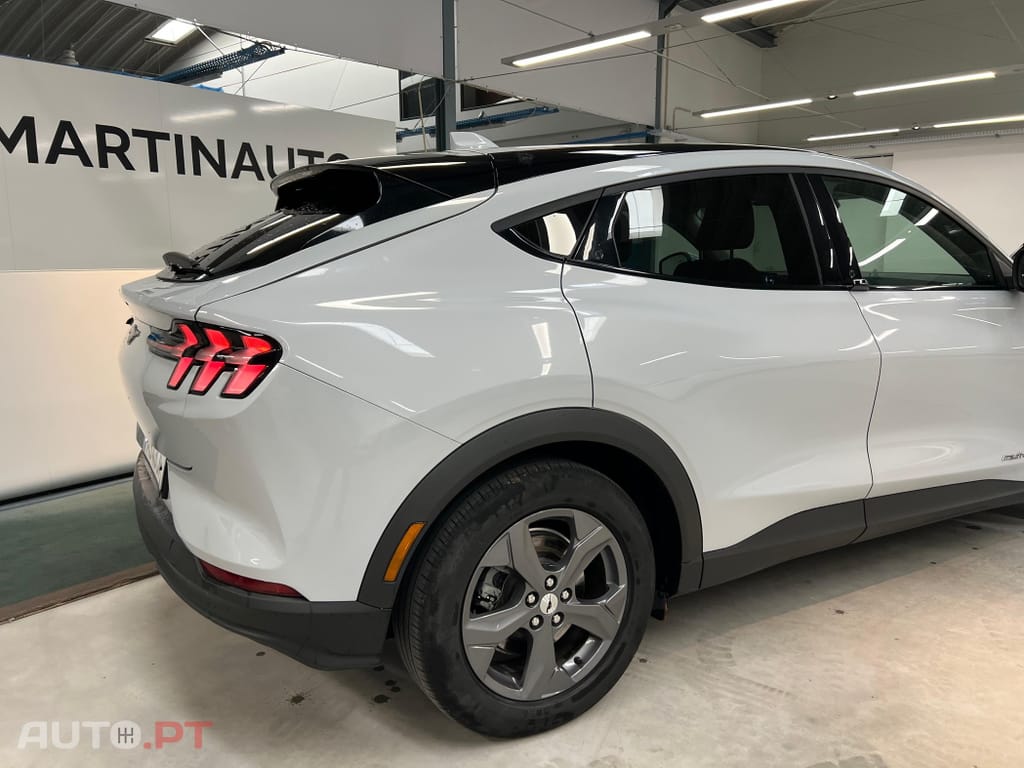 Ford Mustang Mach-E 72.6 kWh Premium AWD