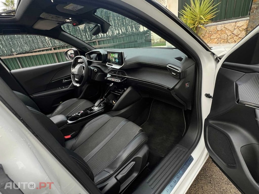 Peugeot E-2008 50 kWh GT Line - 310kms Aut