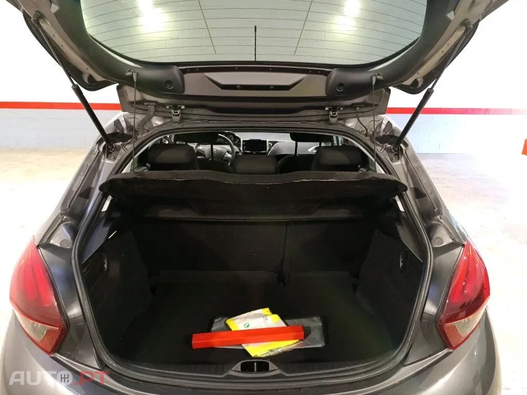 Peugeot 208 1.2 PureTech Signature