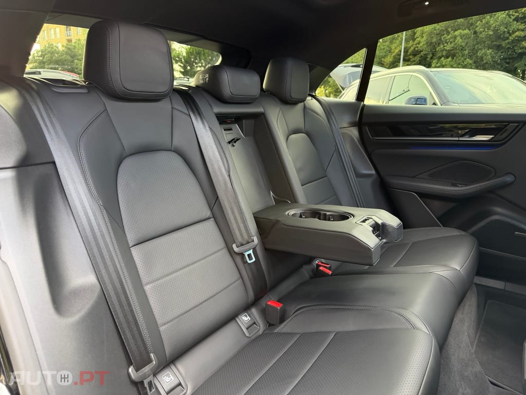 Porsche Macan Electric 4