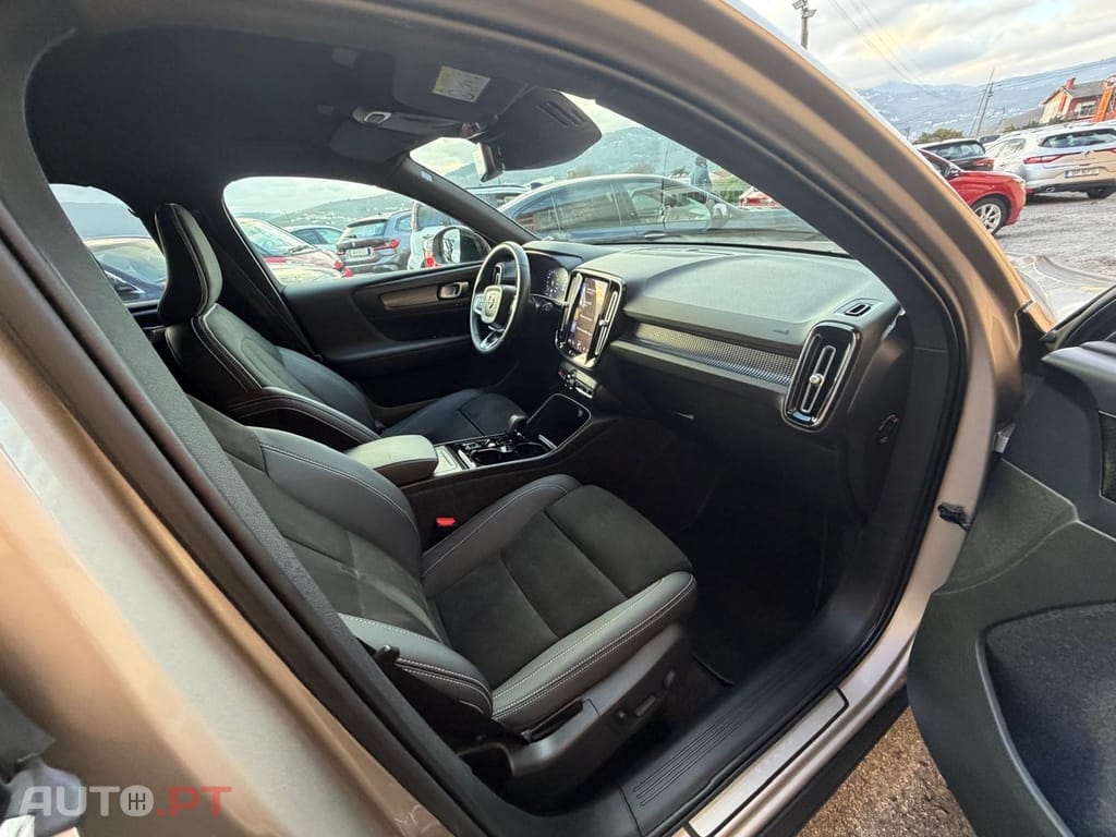 Volvo XC40 1.5 T2 Plus Dark Auto