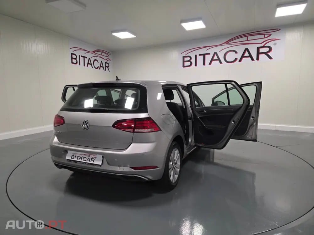 Volkswagen Golf 1.6 TDI CONFORTLINE