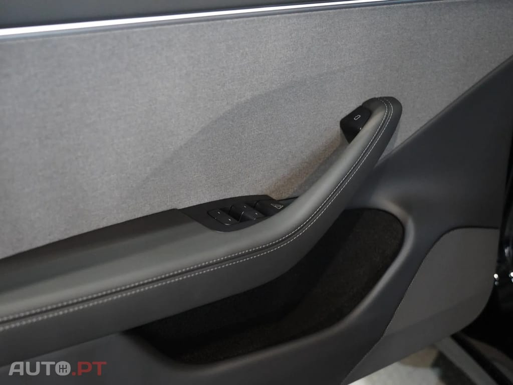 Tesla Model 3 Tração Traseira