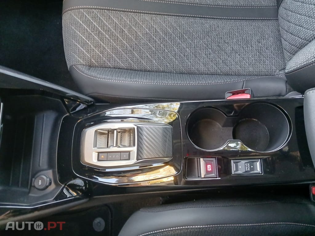 Peugeot 208 1.2 Hybrid Allure e-DCS6