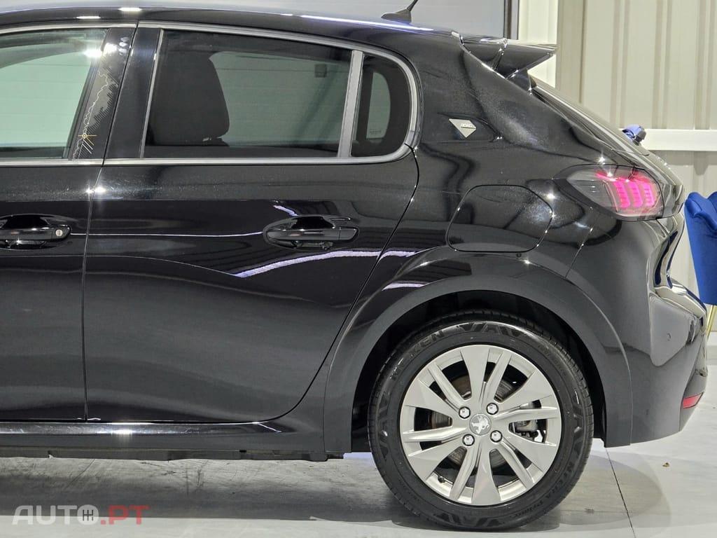 Peugeot E-208 50 kWh Allure Roadtrip