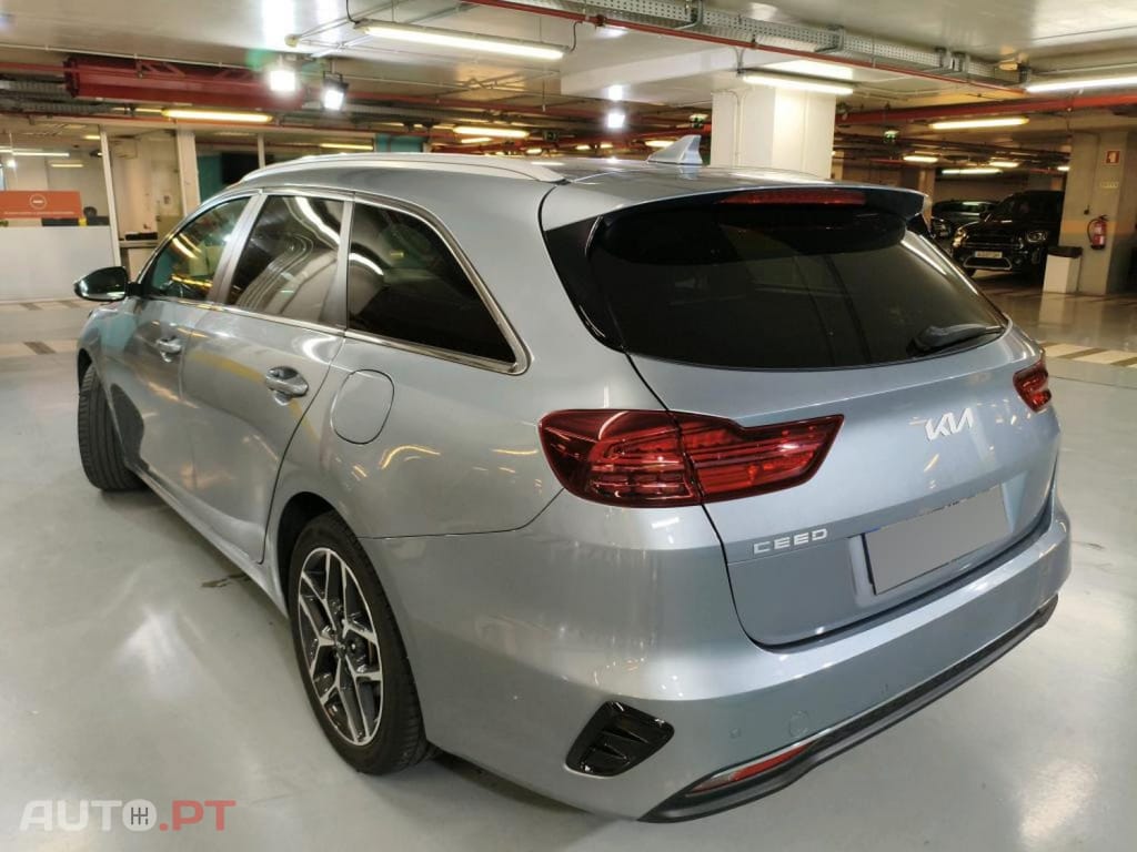Kia Ceed SW 1.6 CRDi MHEV Drive — fotografia 4