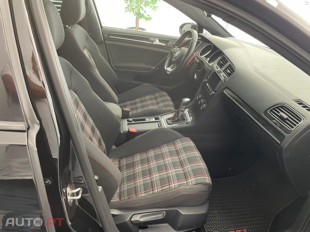 Volkswagen Golf 2.0 TSI GTI DSG