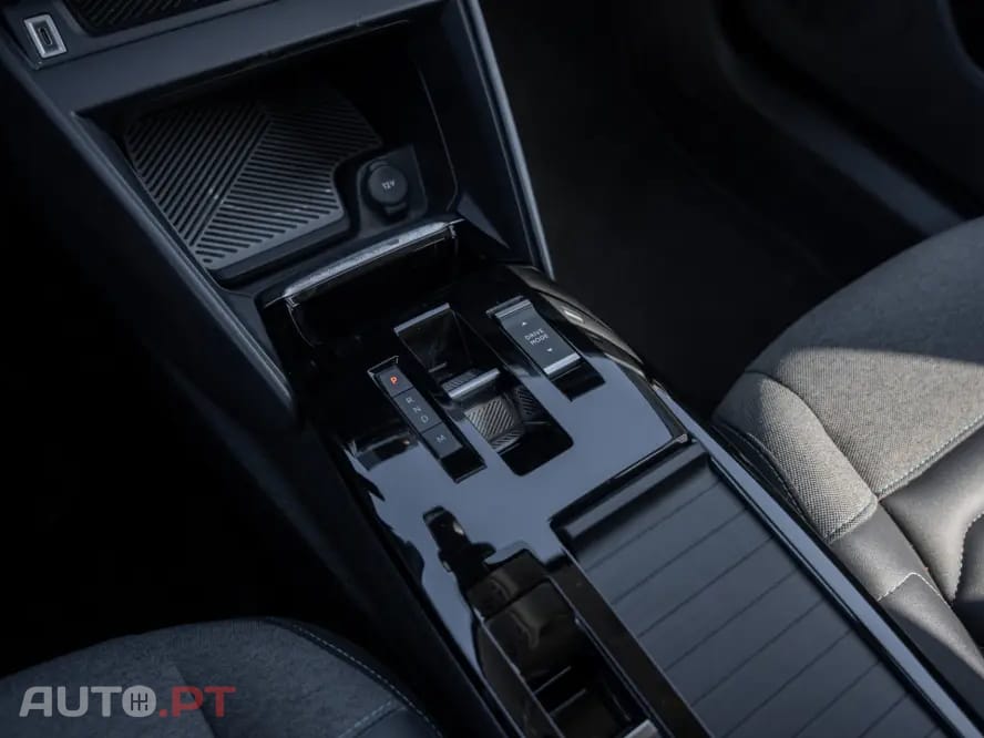 Citroen C4 PureTech 130 Stop&Start EAT8 SHINE