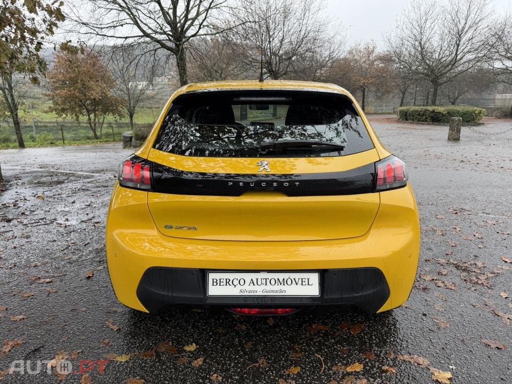 Peugeot E-208 50 kWh Allure Pack