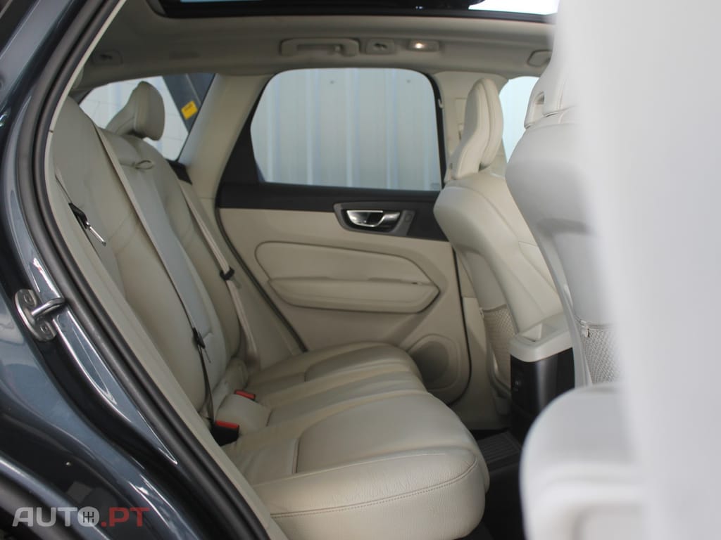 Volvo XC60 2.0 T6 PHEV Inscription Expression AWD