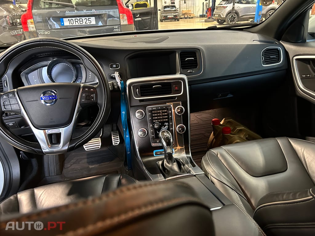 Volvo V60 R-Design D6 PLUG IN