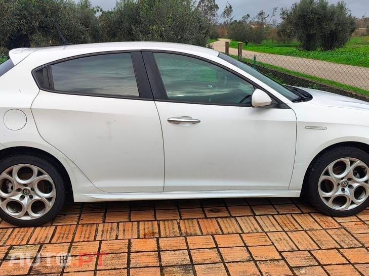 Alfa Romeo Giulietta 1.6 JTDM-2 Sport 120cv / 185€ mês