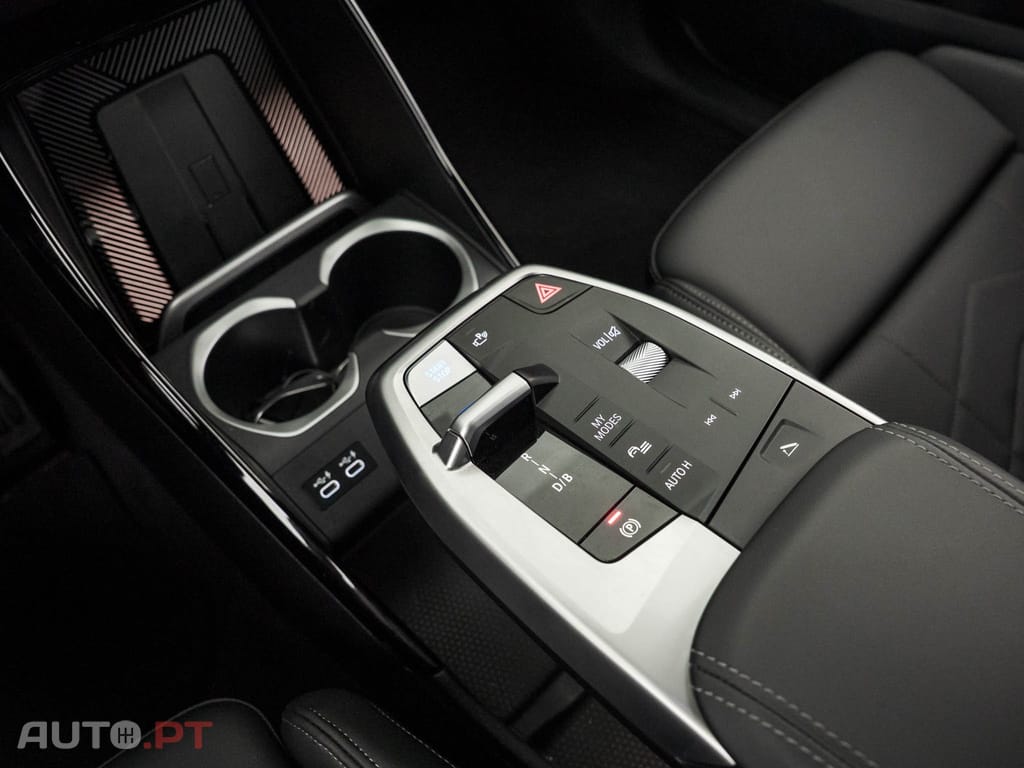 BMW iX1 eDrive20 Pack Desportivo M