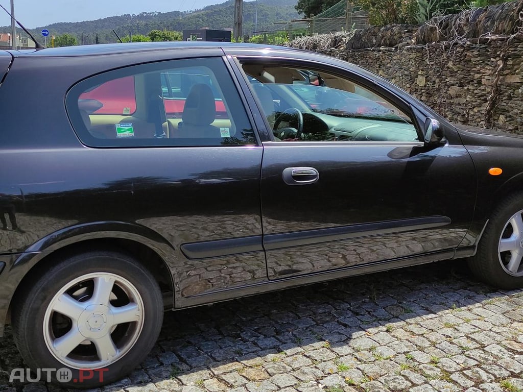 Nissan Almera Hatchback 1.5 Luxury (90cv)