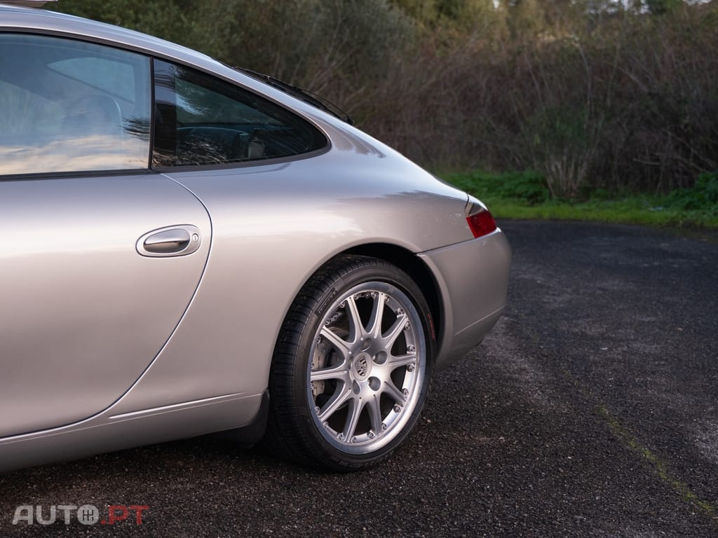 Porsche 996 Carrera 4 Coupé