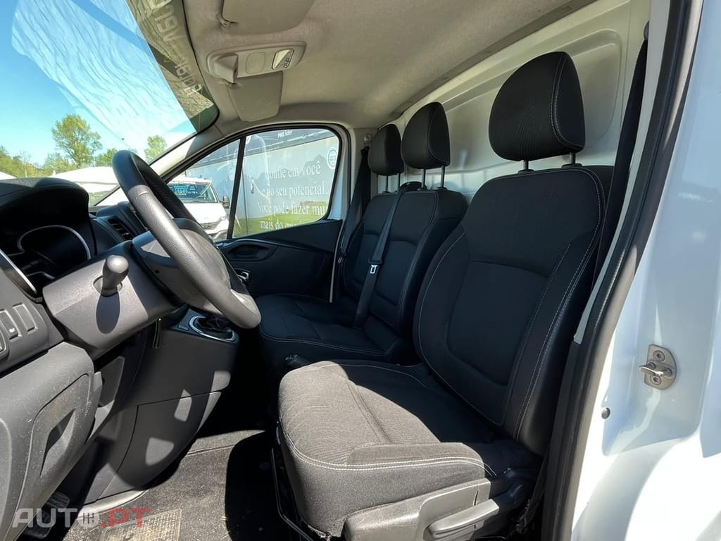 Nissan NV300 3 LUGARES L1 H2