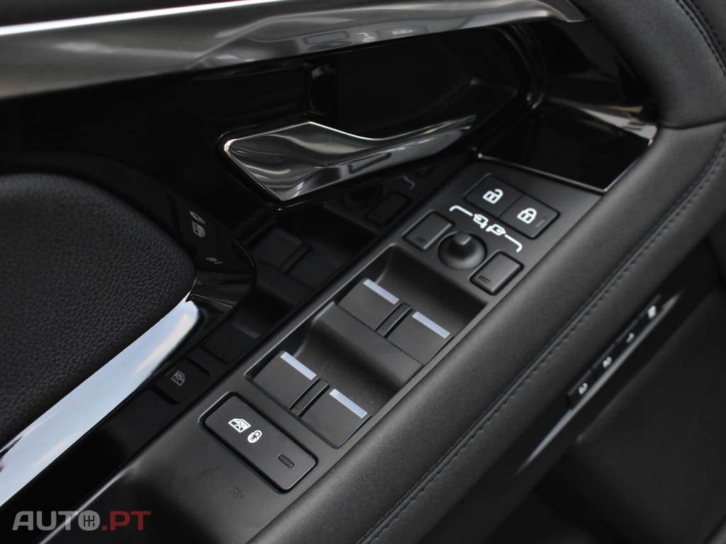 Land Rover Evoque 1.5 P300e AWD R-Dynamic SE Auto
