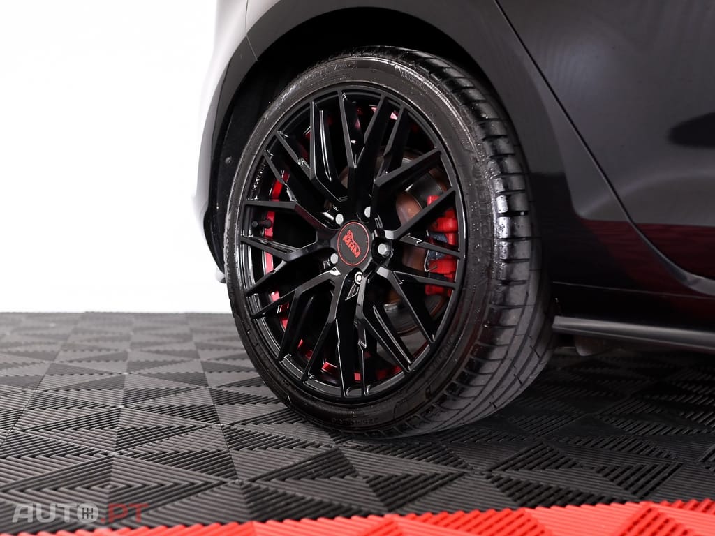Volkswagen Golf 2.0 TSI GTI DSG
