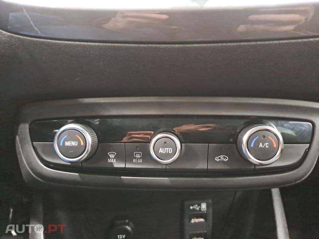 Opel Crossland 1.2T Elegance