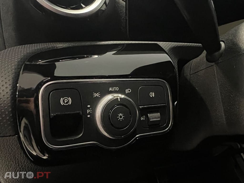 Mercedes-Benz A 250 e 8G-DCT Advanced AMG Line