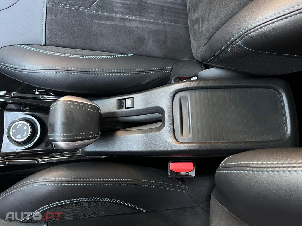 Peugeot 2008  1.2 PureTech Crossway