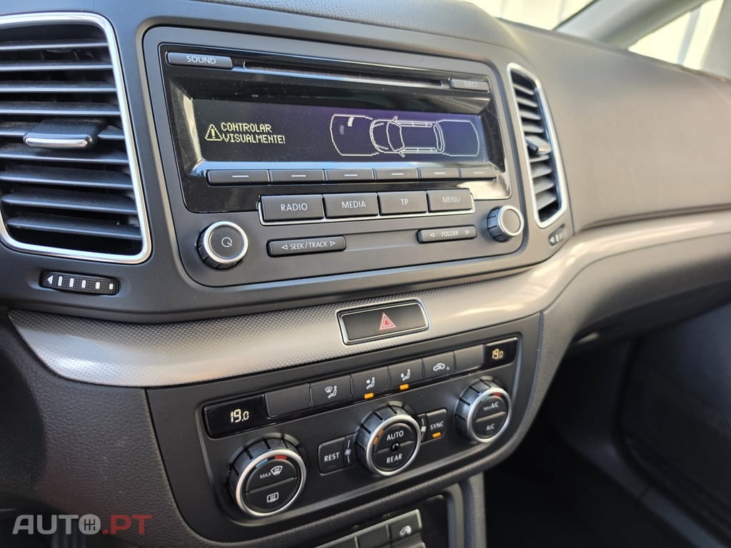 Volkswagen Sharan 2.0 TDI Confortline — fotografia 2