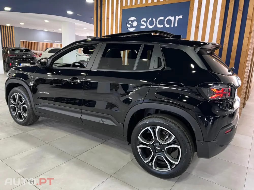 Jeep Avenger 1.2 e-Hybrid Summit DCT
