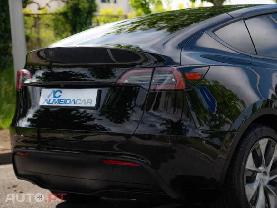 Tesla Model Y Outro