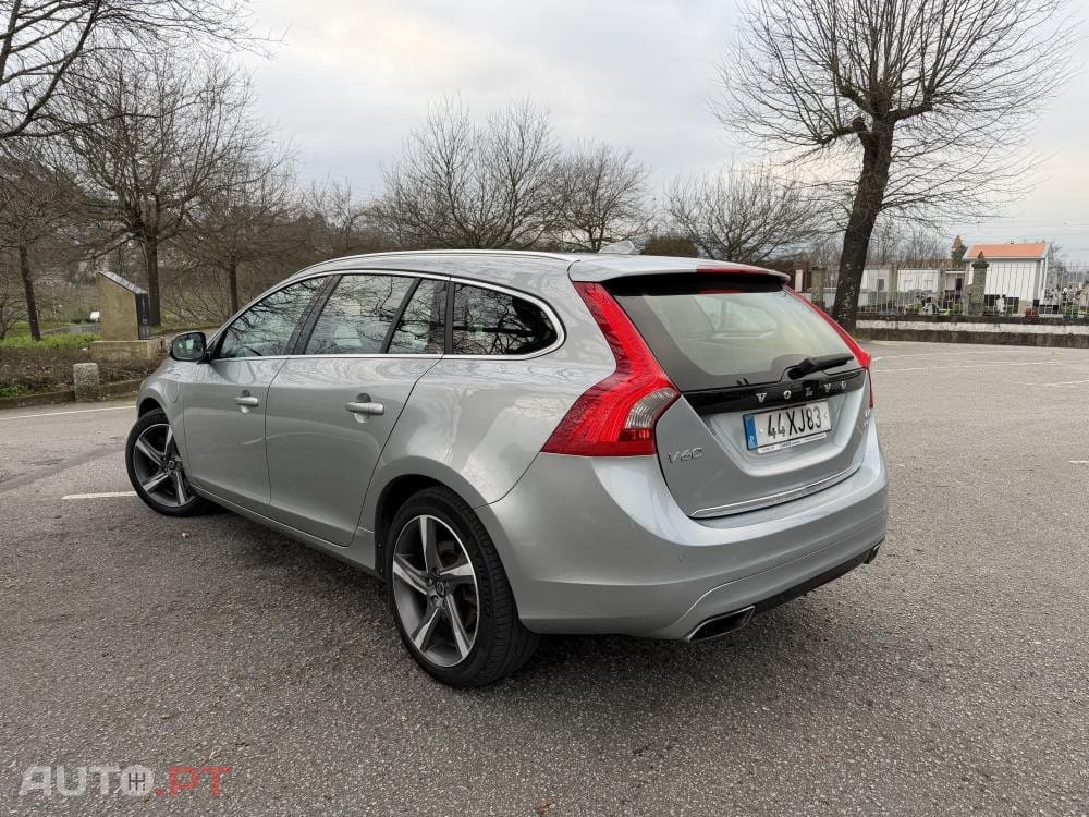 Volvo V60 D6 Plug-In-Hybrid AWD Geartronic Pure Limited