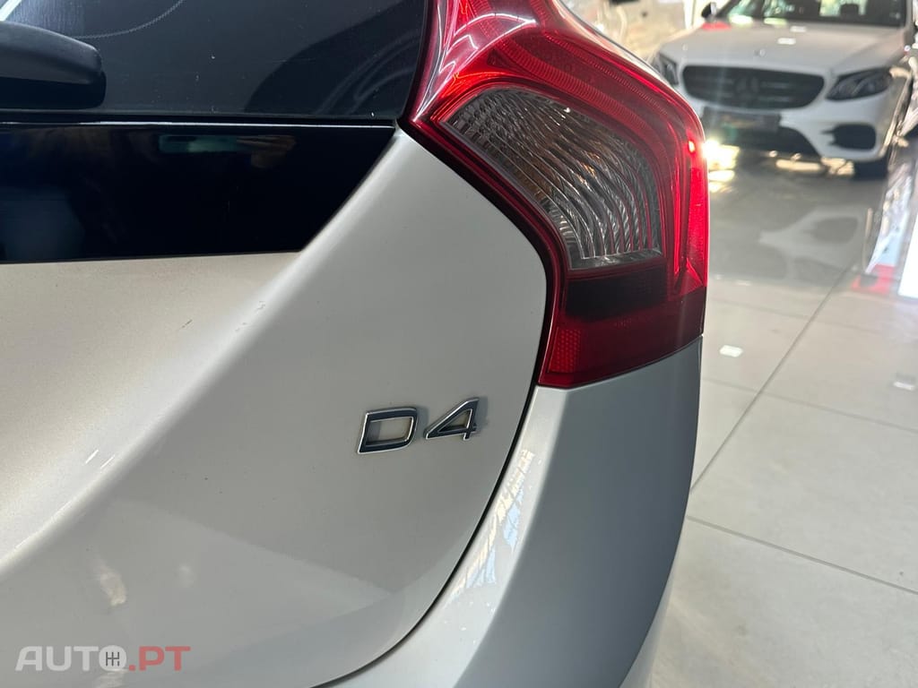 Volvo V60 2.0 D4 Momentum Eco
