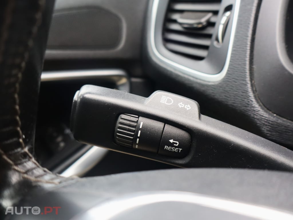 Volvo V40 2.0 D2 R-Design