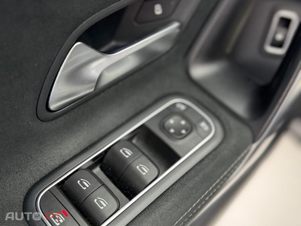 Mercedes-Benz A 250 e 8G-DCT AMG Line