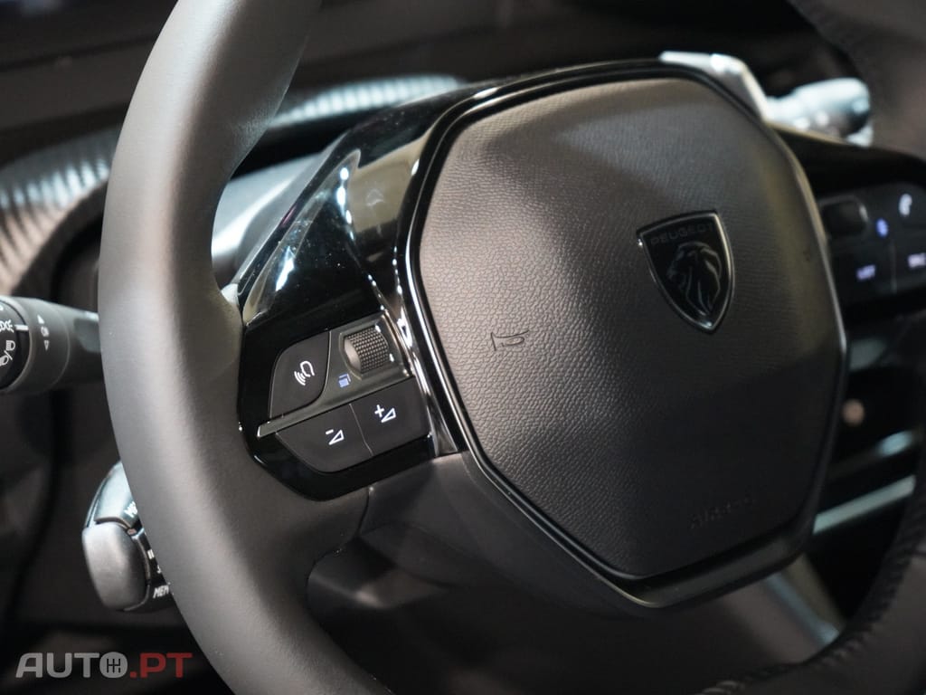Peugeot 2008 1.2 Hybrid Allure e-DCS6