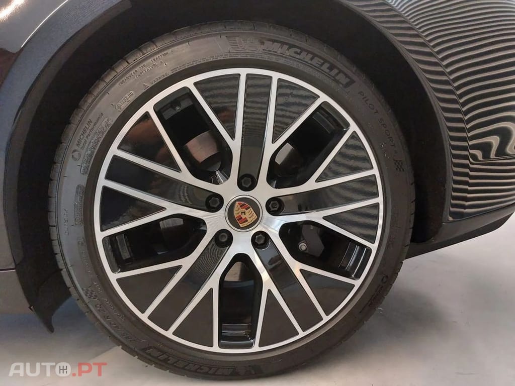 Porsche Taycan Standard