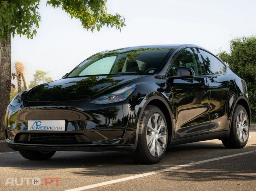 Tesla Model Y RWD — fotografia 3