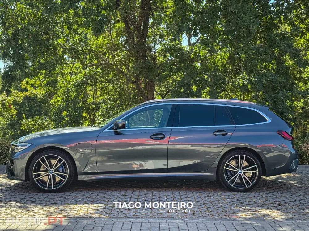BMW 330 e Pack Desportivo M Auto
