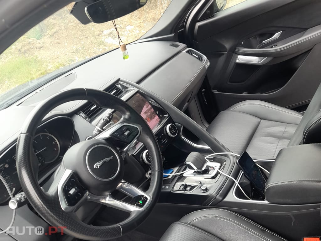 Jaguar E-Pace P300