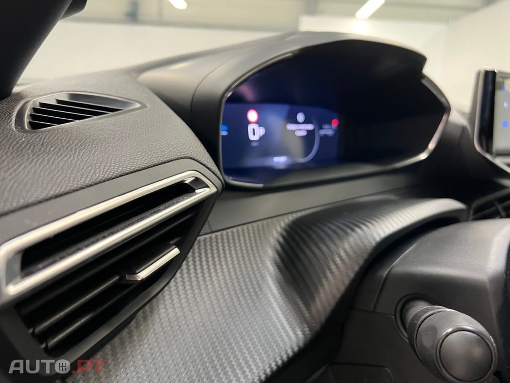 Peugeot E-2008 50 kWh Allure