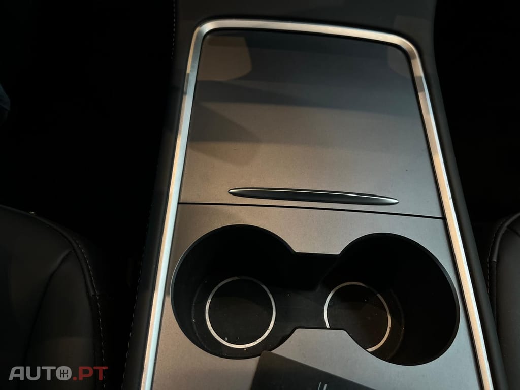 Tesla Model 3 Stander 