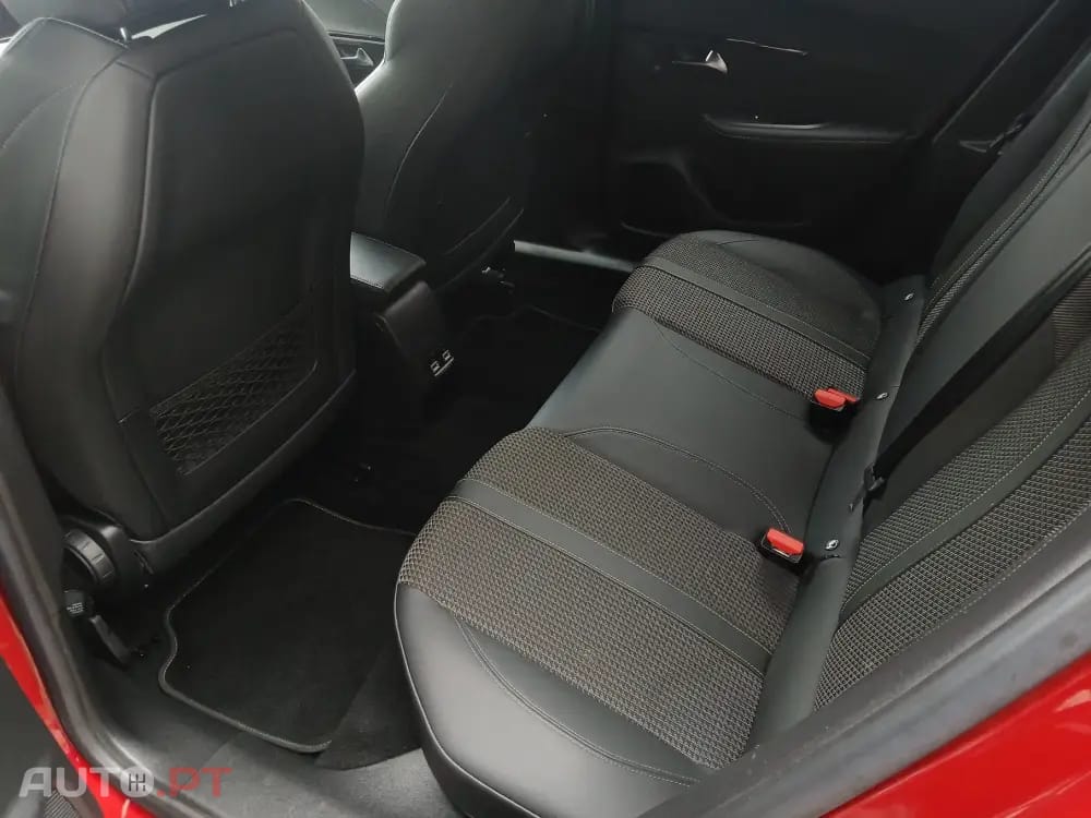 Peugeot E-2008 GT