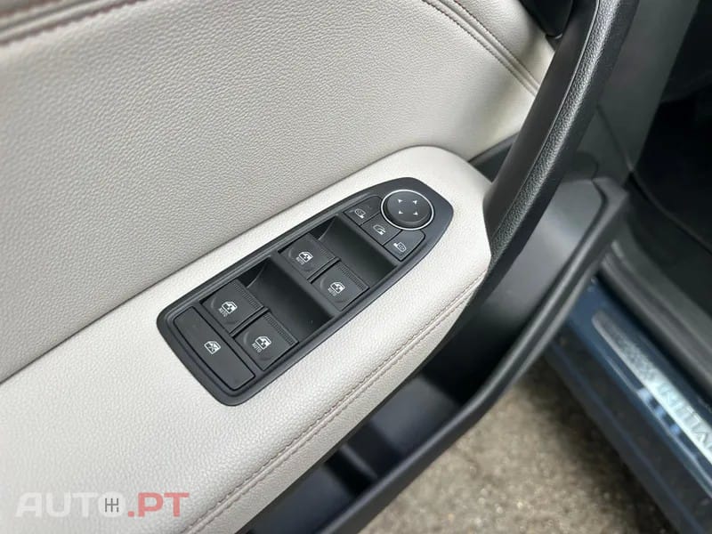 Renault Captur 1.6 E-Tech Initiale Paris