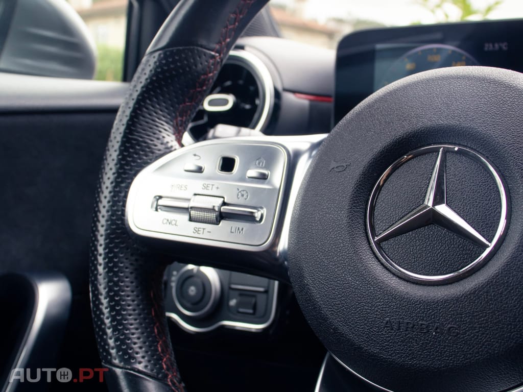 Mercedes-Benz A 250 e 8G-DCT AMG Line