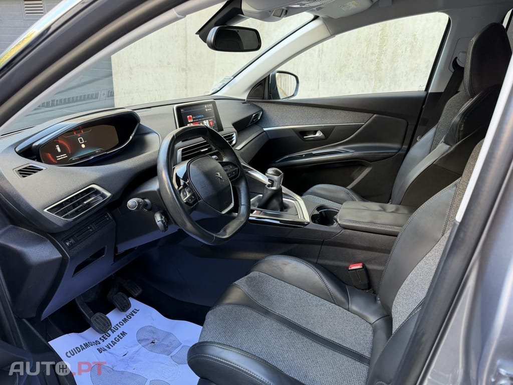 Peugeot 3008 1.2 PureTech Allure J18