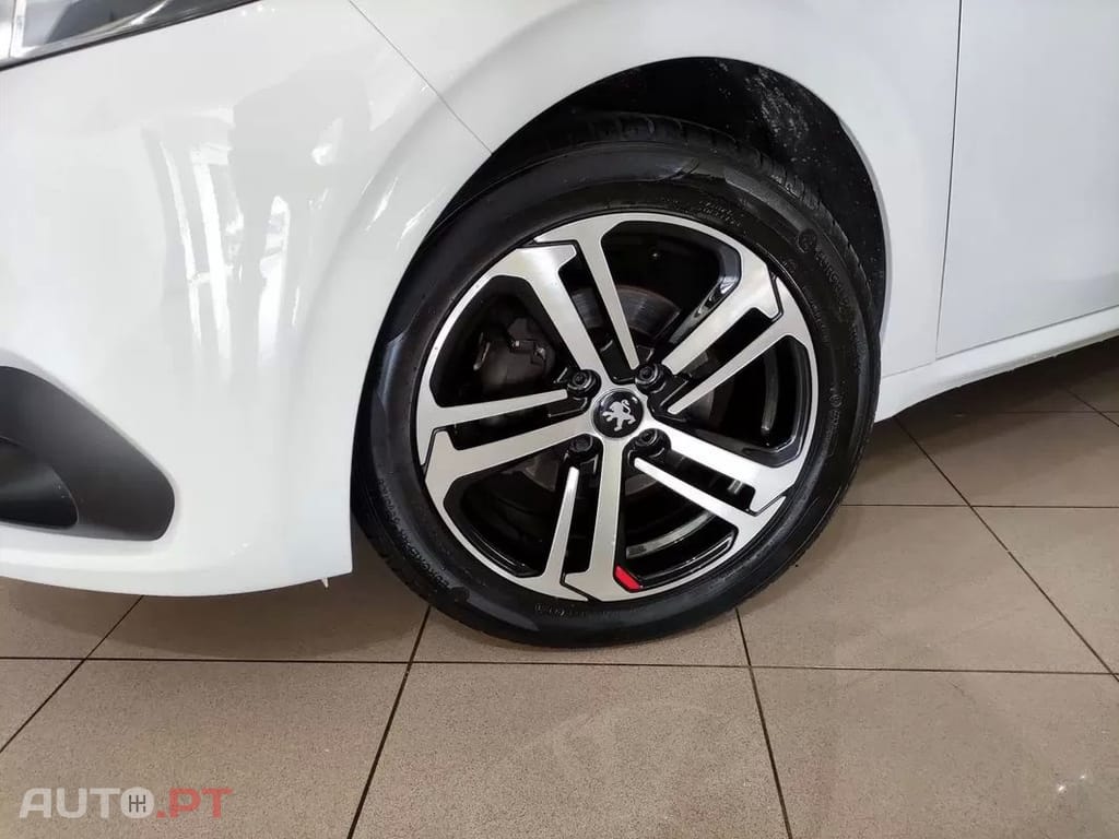 Peugeot 208  Puretech 82 Stop Start Signature