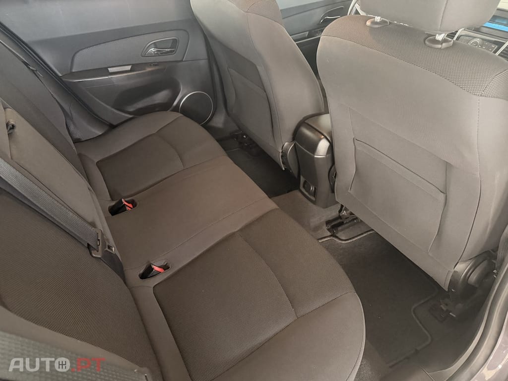 Chevrolet Cruze 1.6 LT