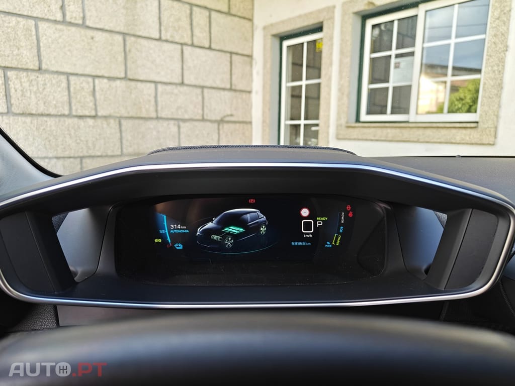 Peugeot E-208 50 kWh Allure Pack