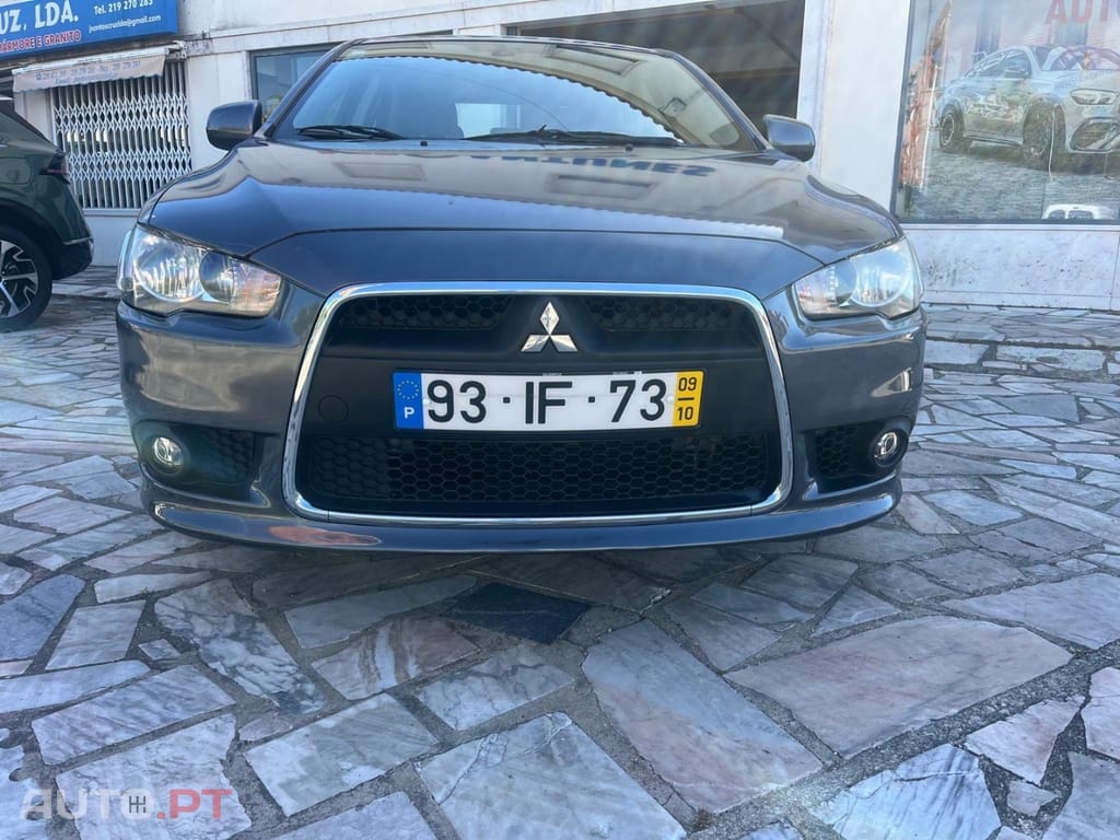 Mitsubishi Lancer 1.5 Invite — fotografia 4