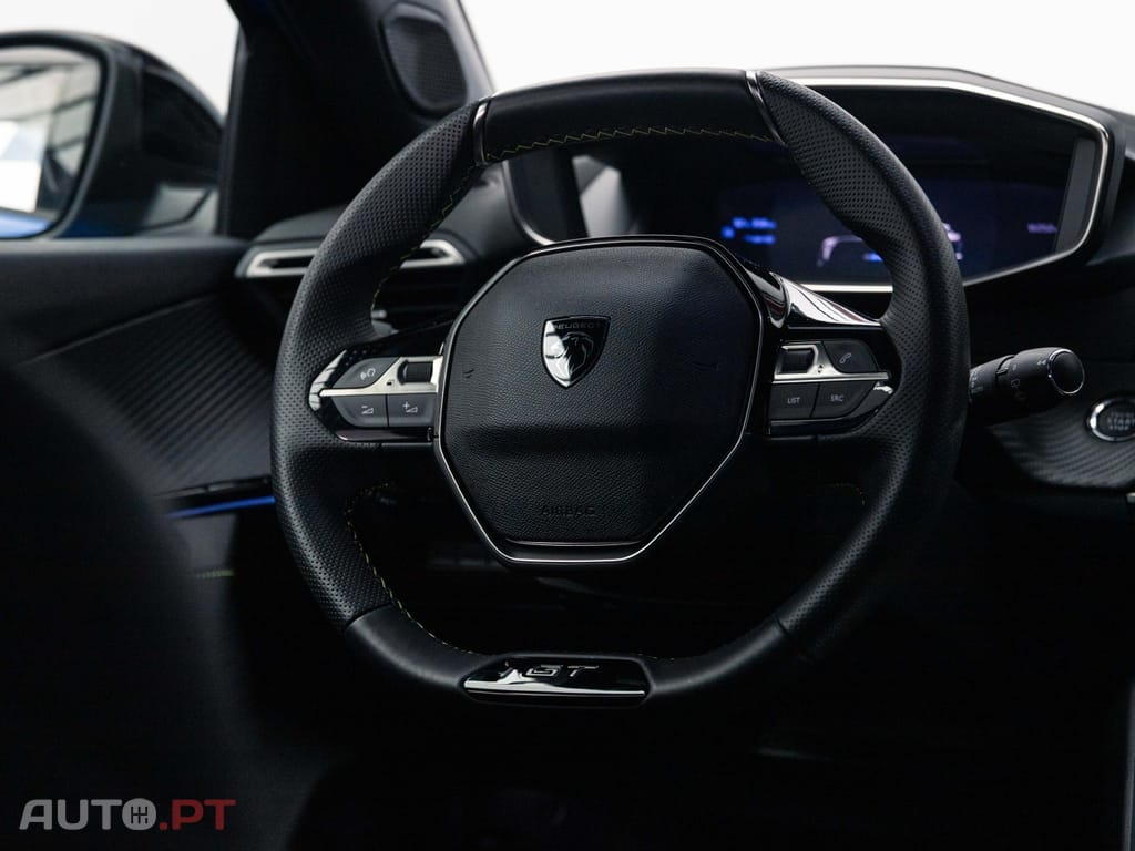 Peugeot E-2008 54 kWh GT